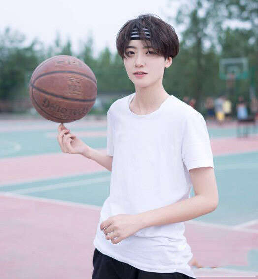 小清新男生留什么发型好看 适合小男生的潮发型图片