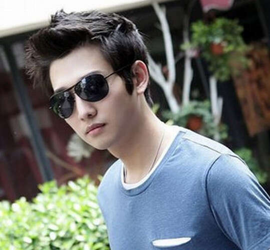 帅气的男生飞机头发型