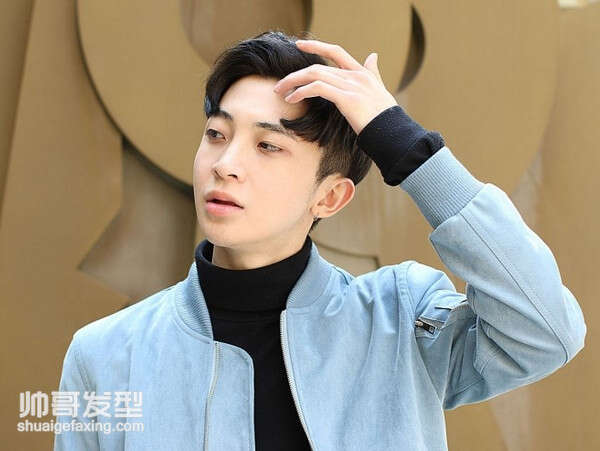 男生双逗号刘海发型 侧分逗号刘海发型图片