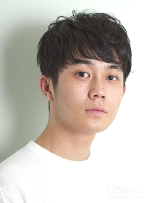 清爽利落的男士短发 打造帅气好看的男士发型