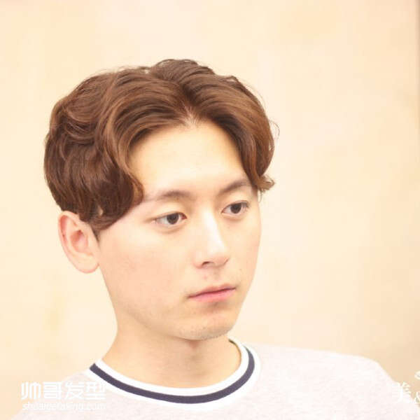 2款韩式中分卷刘海发型 男生逗号刘海发型图片