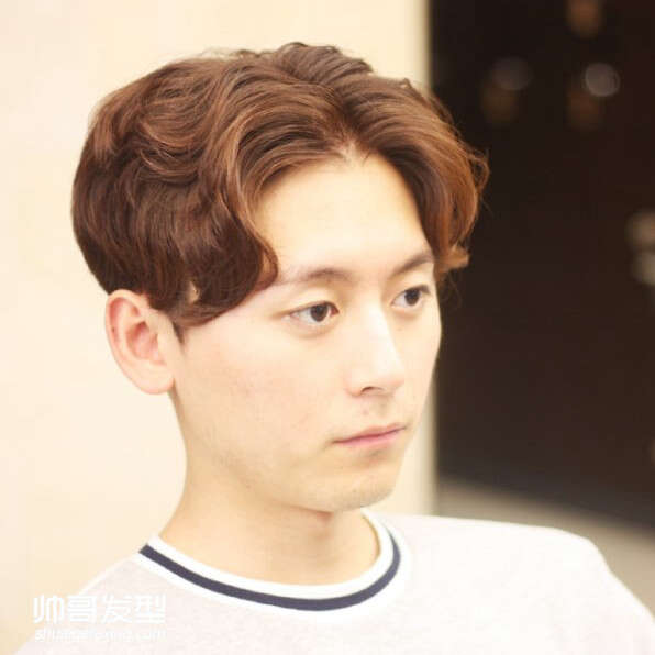 2款韩式中分卷刘海发型 男生逗号刘海发型图片