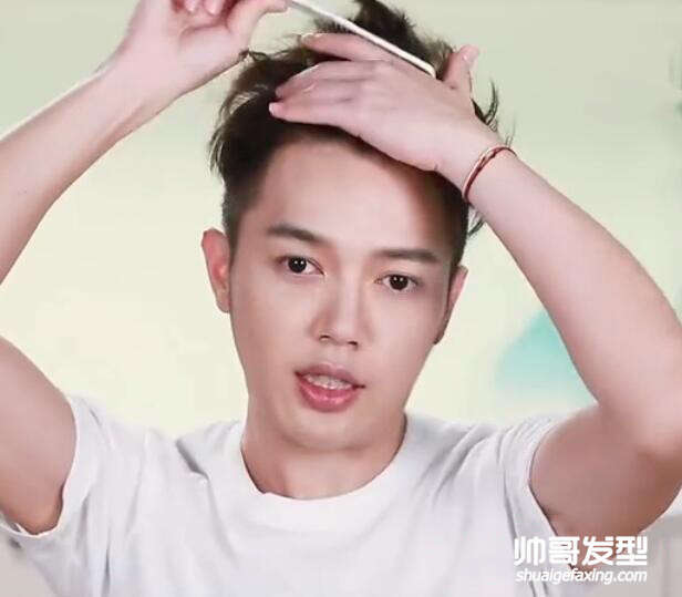 大背头怎么梳 背头发型怎么定型 男生发型教程