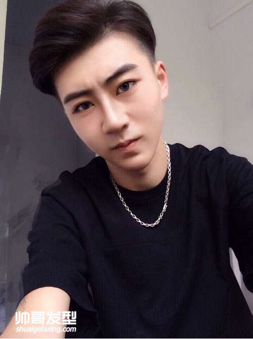 二十多岁男生适合背头发型吗 小男生背头发型图片