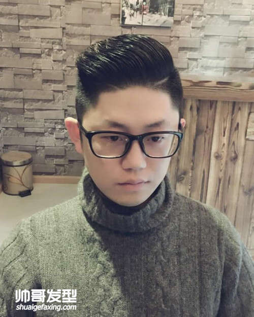 二十多岁男生适合背头发型吗 小男生背头发型图片
