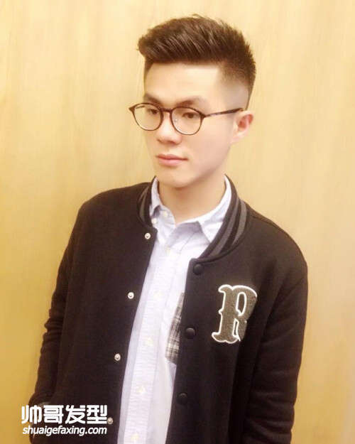 二十多岁男生适合背头发型吗 小男生背头发型图片