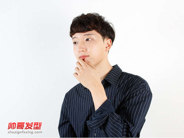 两款韩式卷刘海发型 男生最新潮发型图片