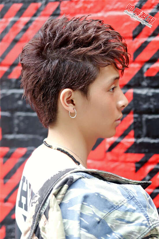 2016-2017最新男生流行发型 潮男帅哥发型图片