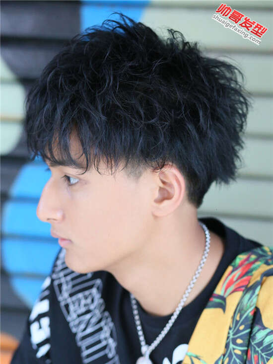 2016-2017最新男生流行发型 潮男帅哥发型图片