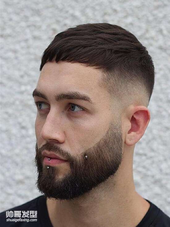 男人直发精致的发型 男人直发图片