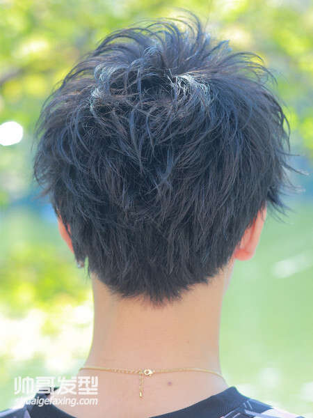 二十岁男生剪什么发型好看 小清新男生发型图片