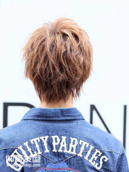 二十岁男生剪什么发型好看 小清新男生发型图片