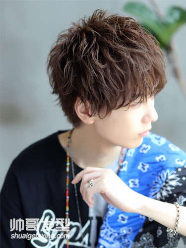 二十岁男生剪什么发型好看 小清新男生发型图片