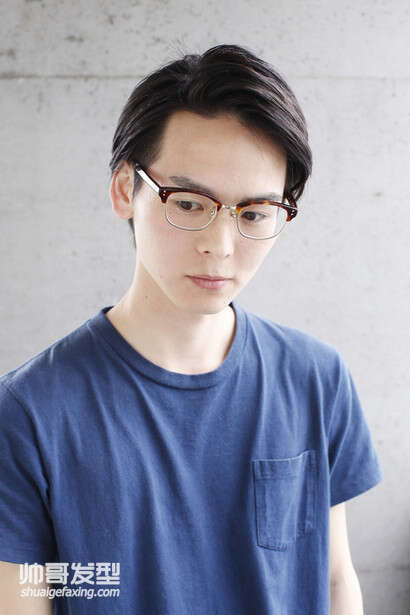 戴眼镜男生发型设计 好看的眼镜男发型图片