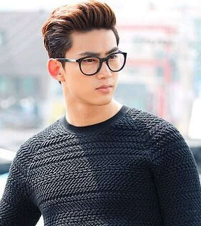 戴眼镜的男生适合什么发型 眼镜男好看的发型图片