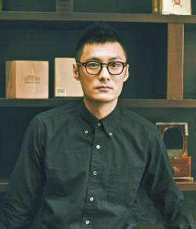 戴眼镜的男生适合什么发型 眼镜男好看的发型图片