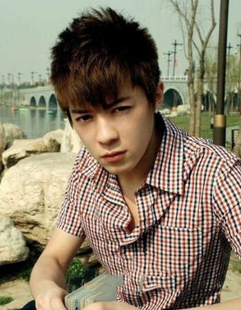男生刘海发型怎么剪好看 男生斜刘海发型图片