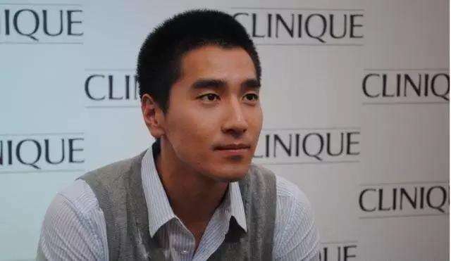 留寸头的男明星图片 陈学冬 吴亦凡 赵又廷 寸头发型PK