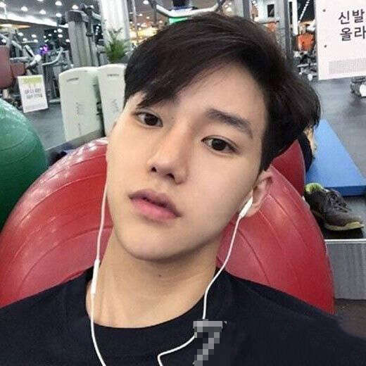 小鲜肉夏天剪什么发型 好看的男生短发图片