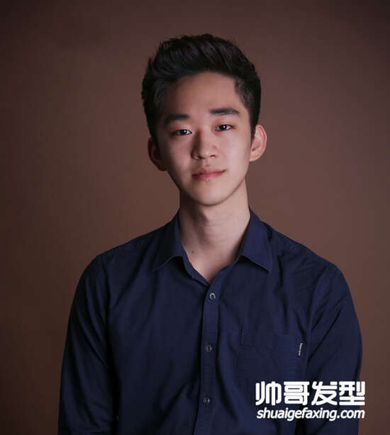 成熟男人绅士短发设计 露额头上扬发型