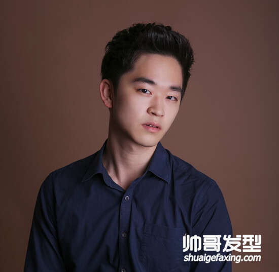 成熟男人绅士短发设计 露额头上扬发型