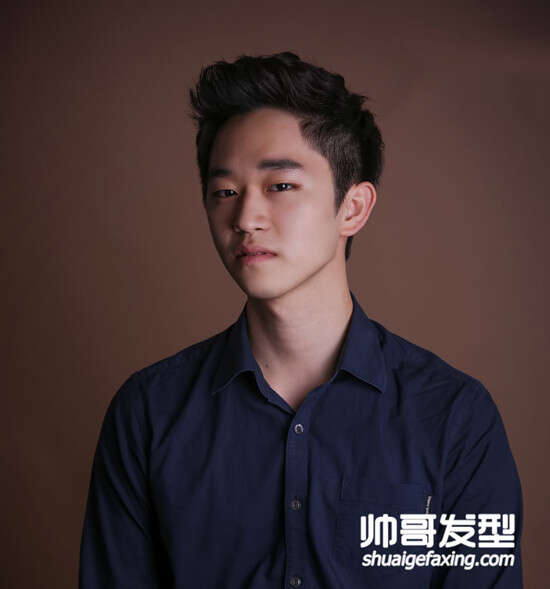 成熟男人绅士短发设计 露额头上扬发型
