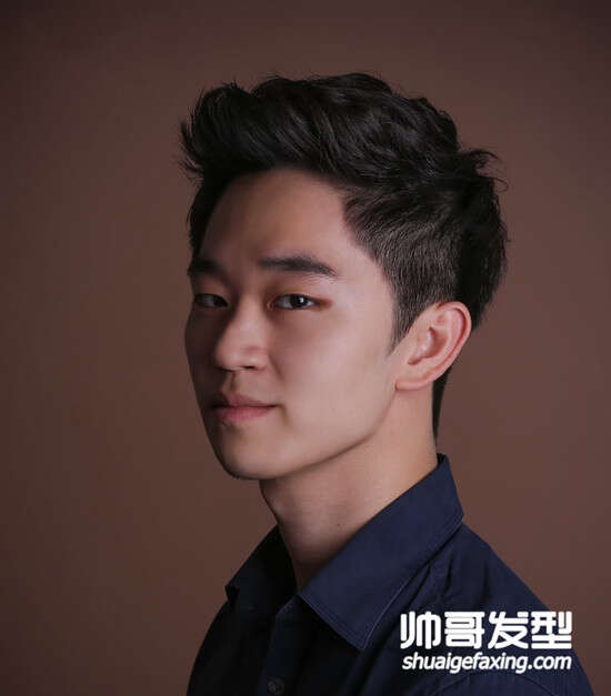 成熟男人绅士短发设计 露额头上扬发型