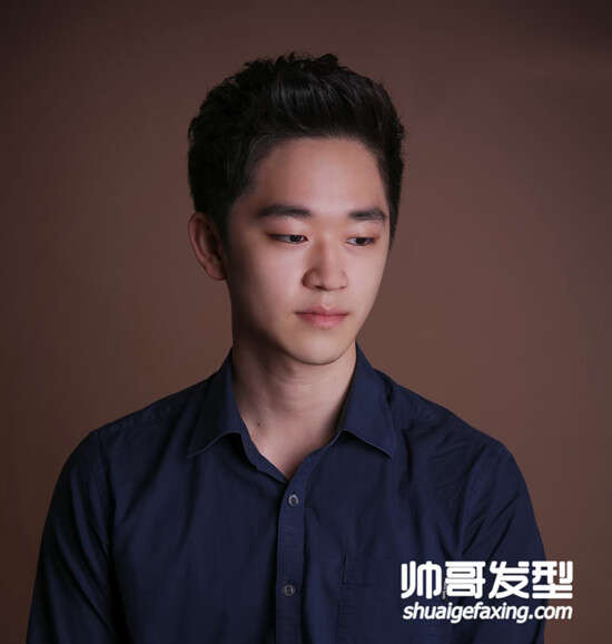 成熟男人绅士短发设计 露额头上扬发型