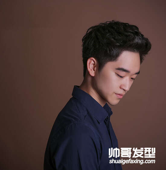 成熟男人绅士短发设计 露额头上扬发型