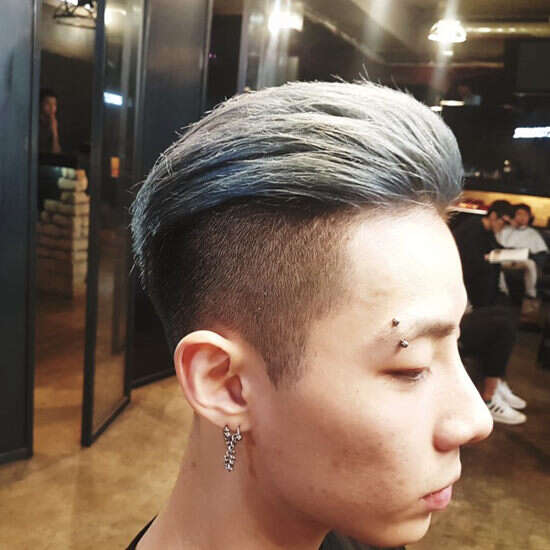 柔顺直发VS大背头发型 你偏爱哪一款?
