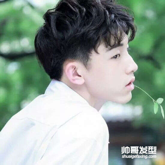 四款最适合小鲜肉的发型 高颜值90后男生流行发型