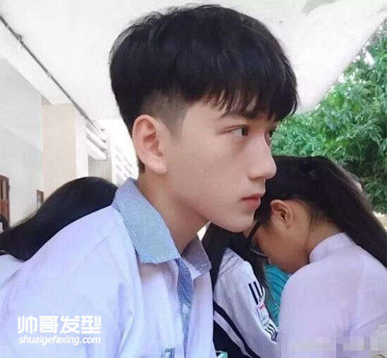 四款最适合小鲜肉的发型 高颜值90后男生流行发型