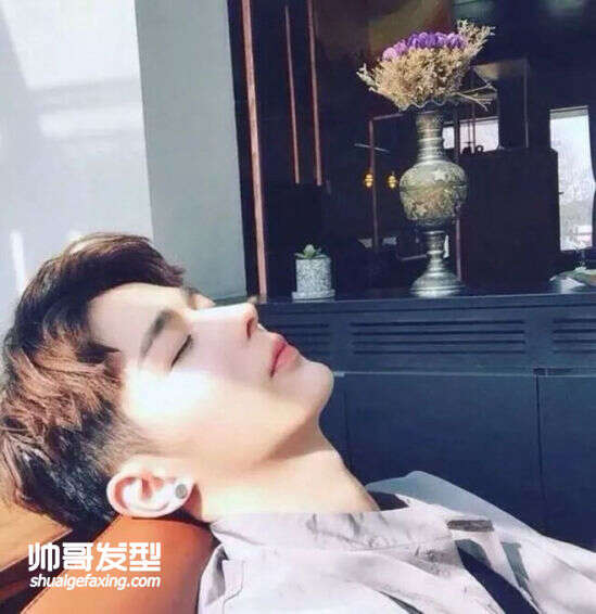 四款最适合小鲜肉的发型 高颜值90后男生流行发型