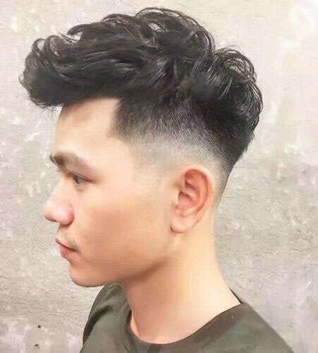 男生清爽利落的短发造型 显年轻的发型图片