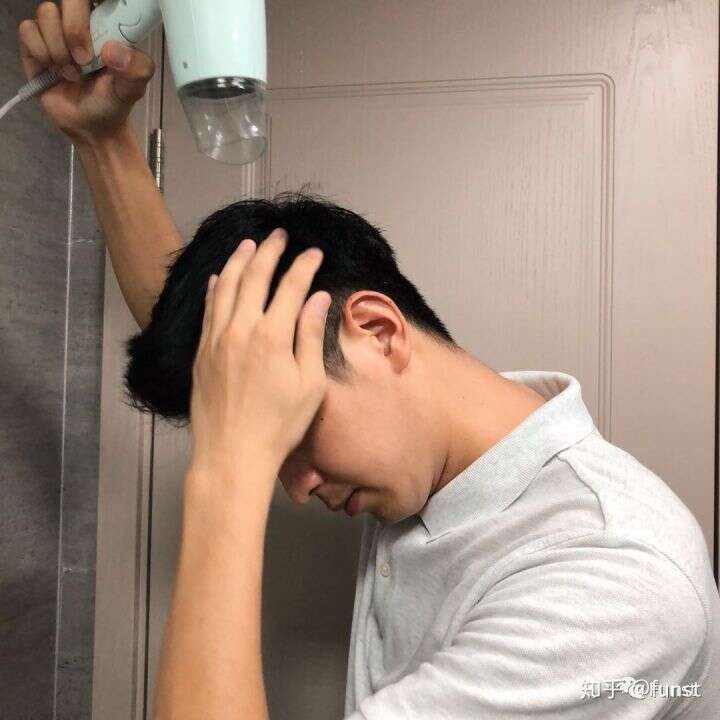 男生油头发型造型过程 油头发型的优点和不足