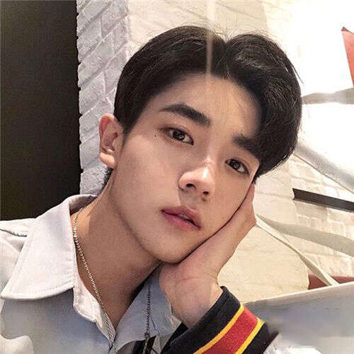 2019男生有哪些流行发型 男生齐眉平刘海依旧火爆