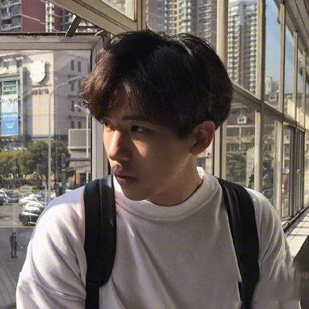 2019年夏天流行什么 适合男学生的发型