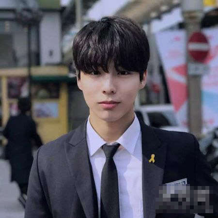 2019年夏天流行什么 适合男学生的发型