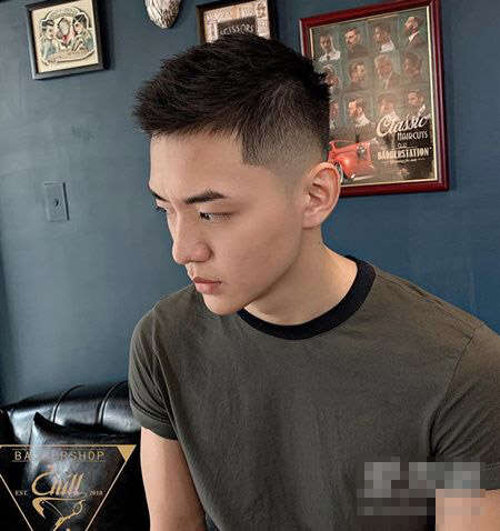 2019夏天男生帅气的短发图片