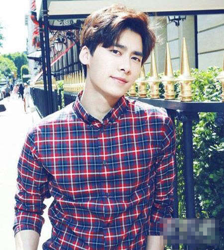 四六分发型的男明星 李易峰 黄子韬 蔡徐坤