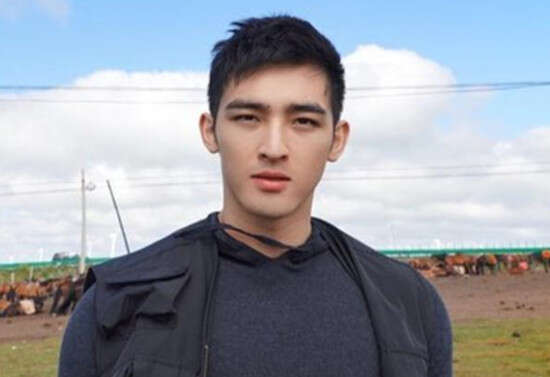 减龄显小的男生发型推荐带设计图片