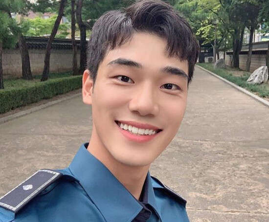 减龄显小的男生发型推荐带设计图片