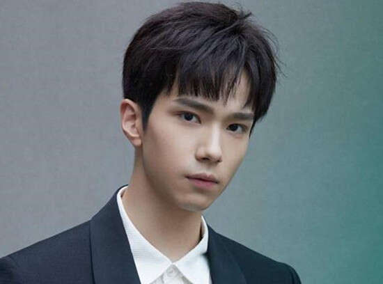 减龄显小的男生发型推荐带设计图片