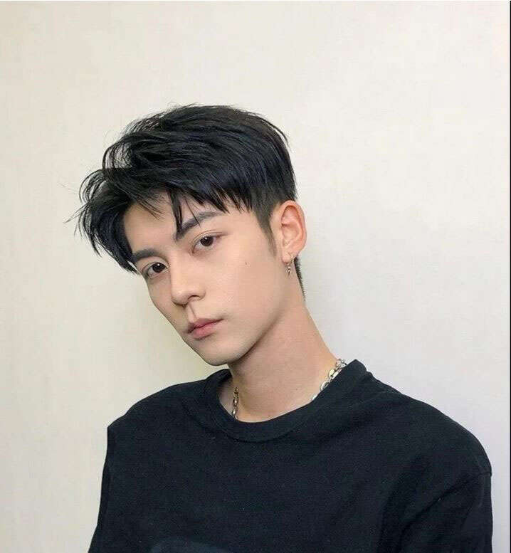 夏天不烫不染的男生发型有什么好推荐