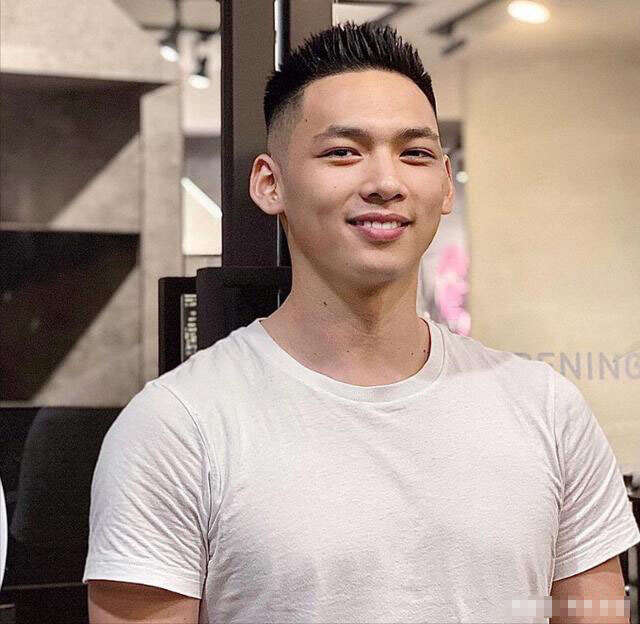 2021最新男生超短发图片 简约帅气的男生发型