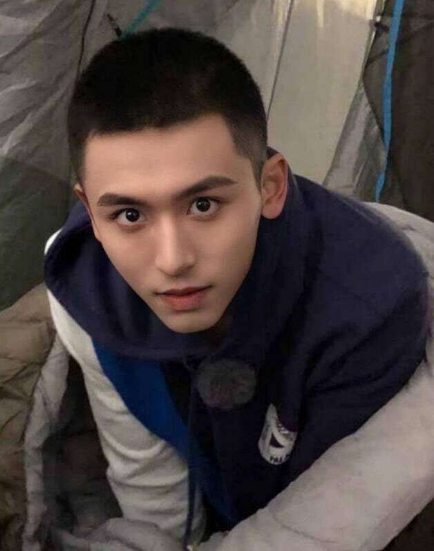 2021最新男生超短发图片 简约帅气的男生发型