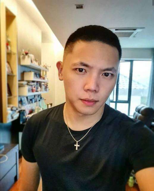 五款男士两侧短中间长的发型