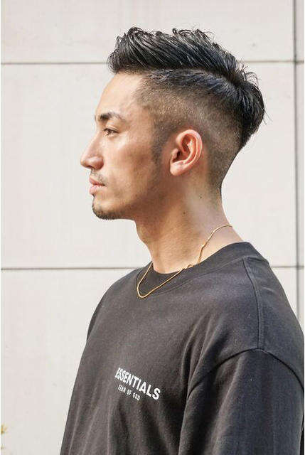 五款男士两侧短中间长的发型