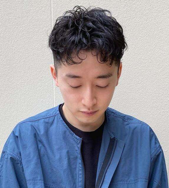 五款男士两侧短中间长的发型