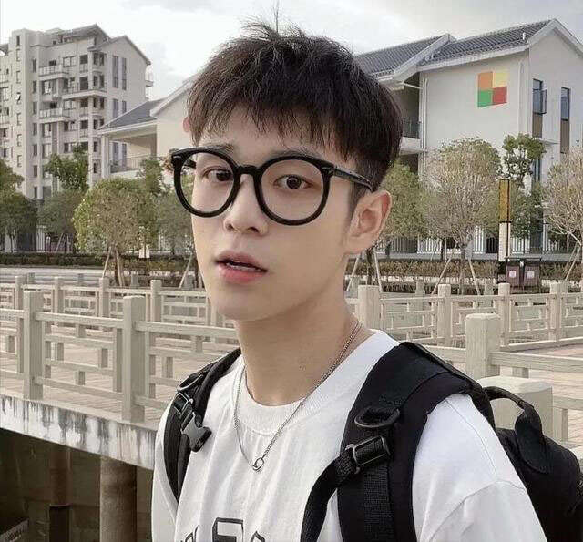要放暑假了,来剪个帅气的短发!
